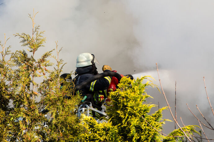 Gebäudebrand, Silcherstr., Winnenden-Birkmannsweiler, 01.01.2022.