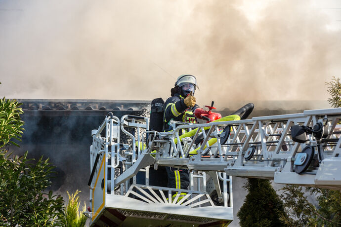 Gebäudebrand, Silcherstr., Winnenden-Birkmannsweiler, 01.01.2022.