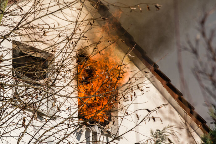 Gebäudebrand, Silcherstr., Winnenden-Birkmannsweiler, 01.01.2022.