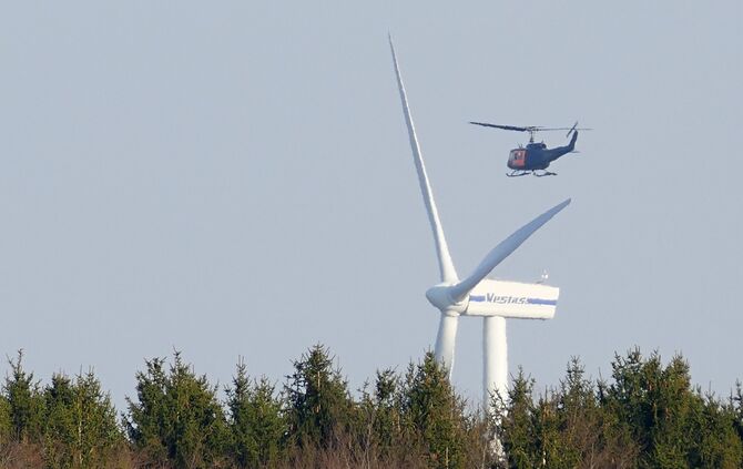 Luftverkehr und Windrad