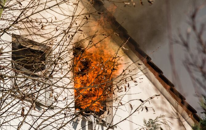Gebäudebrand, Silcherstr., Winnenden-Birkmannsweiler, 01.01.2022.