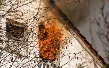 Gebäudebrand, Silcherstr., Winnenden-Birkmannsweiler, 01.01.2022.
