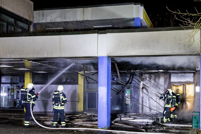 Brand am Haupteingang der Friedensschule Neustadt, Waiblingen, 08.01.2022.