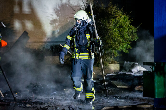Brand am Haupteingang der Friedensschule Neustadt, Waiblingen, 08.01.2022.