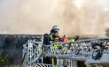 Gebäudebrand, Silcherstr., Winnenden-Birkmannsweiler, 01.01.2022.