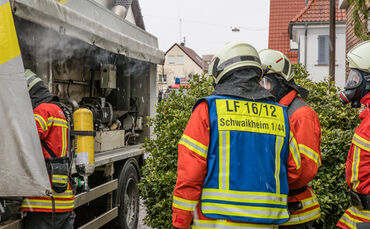 Brand in Mülltonnenreinigungsfahrzeug_ Blumenstr., Schwaikheim, 20.01.2022.