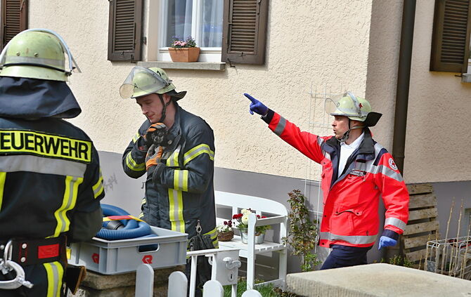 Feuerwehr löscht Wohnungsbrand in Weiler_6