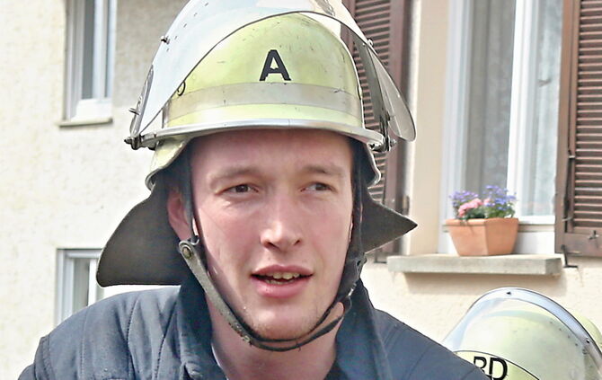 Feuerwehr löscht Wohnungsbrand in Weiler_7