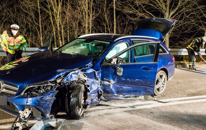Unfall, B29 AS Weinstadt-Beutelsbach, 05.02.2022.
