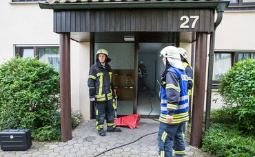 Papier in Wohnung in Brand geraten - Bild 06_0