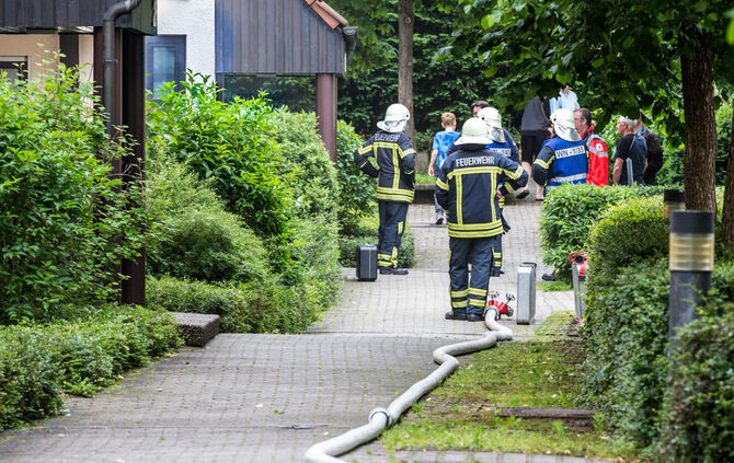 Papier in Wohnung in Brand geraten - Bild 01_4