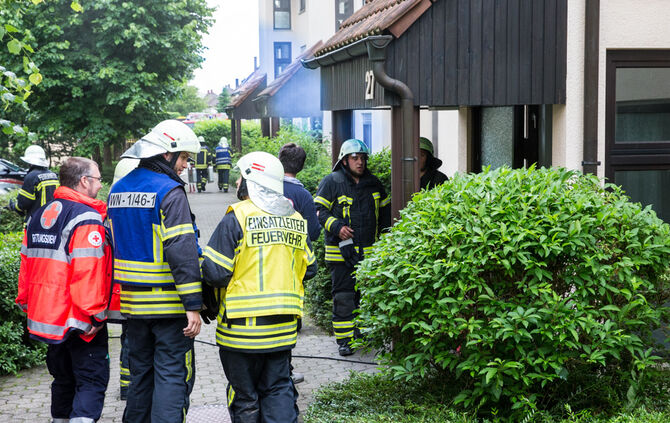 Papier in Wohnung in Brand geraten - Bild 03_7
