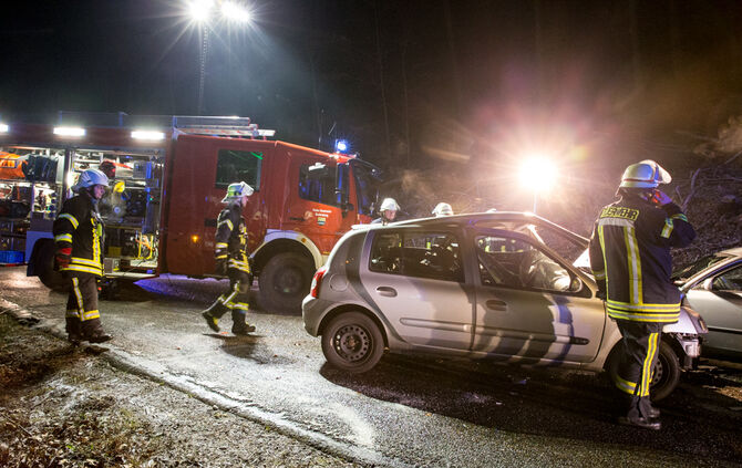 Schwerer Unfall bei Glatteis - Bild 21_3