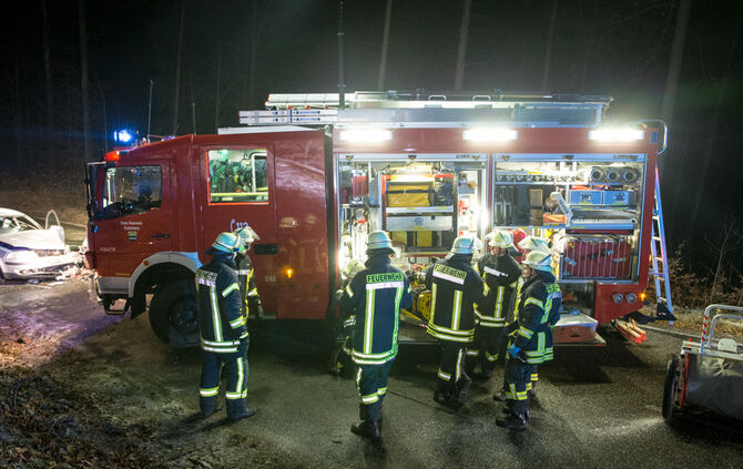 Schwerer Unfall bei Glatteis - Bild 19_5