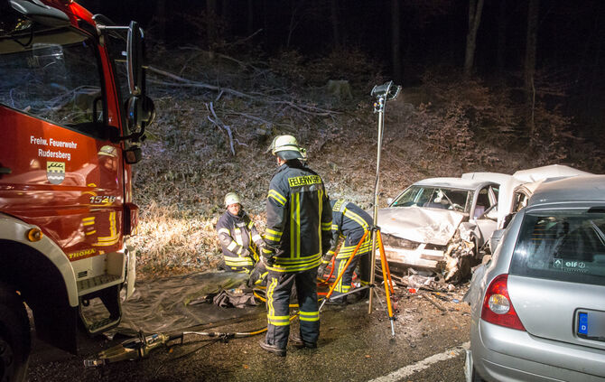 Schwerer Unfall bei Glatteis - Bild 16_8