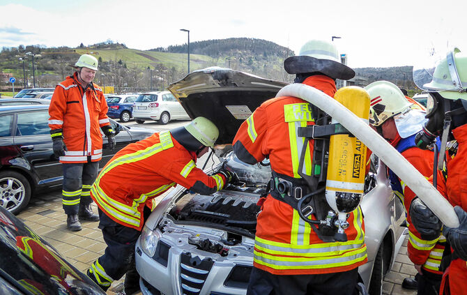 Pkw-Brand auf dem Klinikum Parkplatz_5
