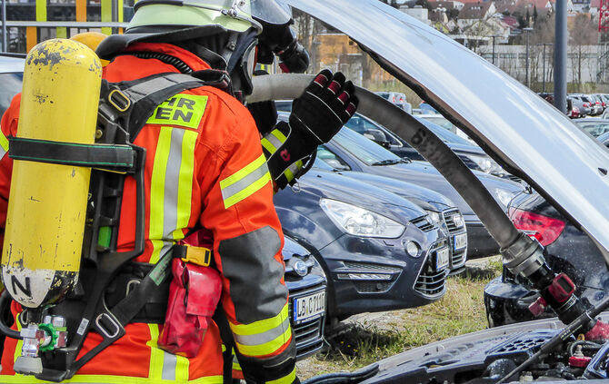 Pkw-Brand auf dem Klinikum Parkplatz_9