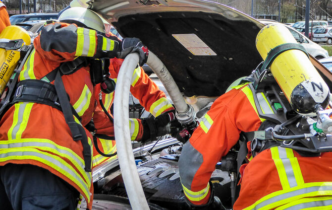 Pkw-Brand auf dem Klinikum Parkplatz_10