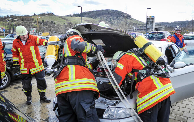 Pkw-Brand auf dem Klinikum Parkplatz_11