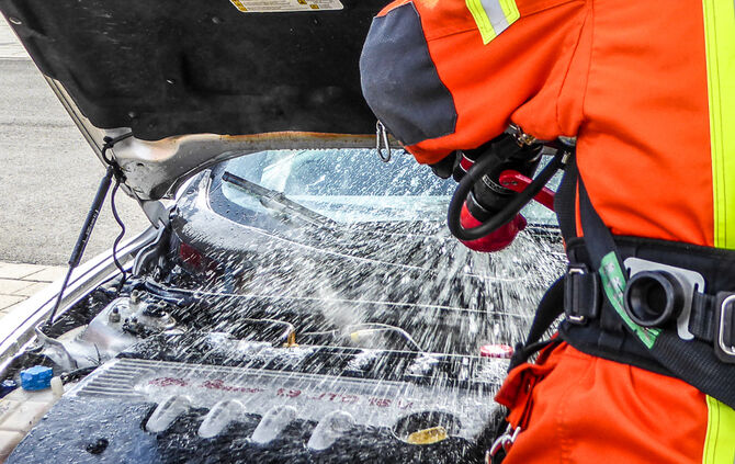 Pkw-Brand auf dem Klinikum Parkplatz_12