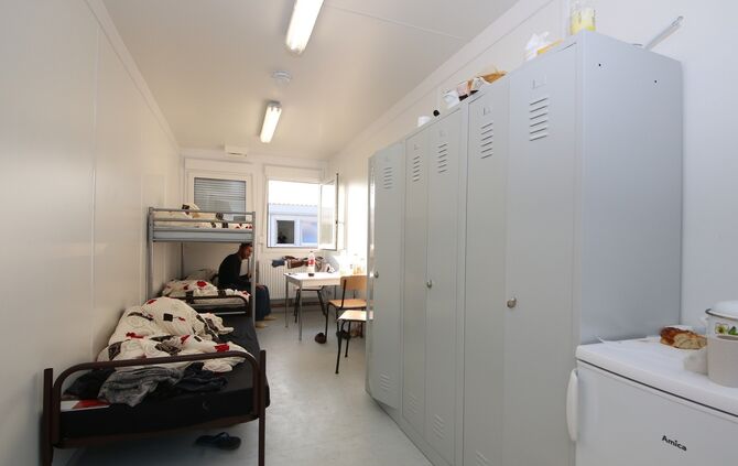 Fellbach Erbach, Bruckstraße neue Flüchtlingsunterkunft Der Kreistag auf Besichtigungstour