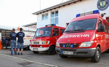Feuer Alfdorf-Pfahlbronn: Fahrzeuge vor dem Gerätehaus Pfahlbronn, 03.06.2012.