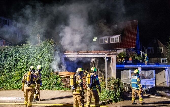 Garage mit Holz in Vollbrand - Bild 22_12