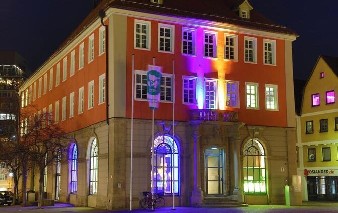 beleuchtetes Rathaus