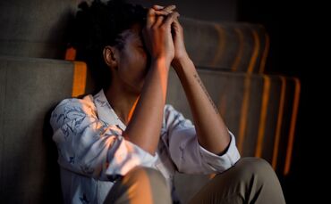 Symbolbild Angst Angststörung Verzweiflung