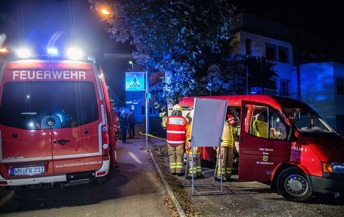 Garage mit Holz in Vollbrand - Bild 31_16