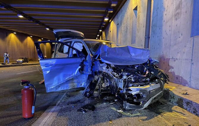 Stuttgart: Schwerer Unfall auf der B14