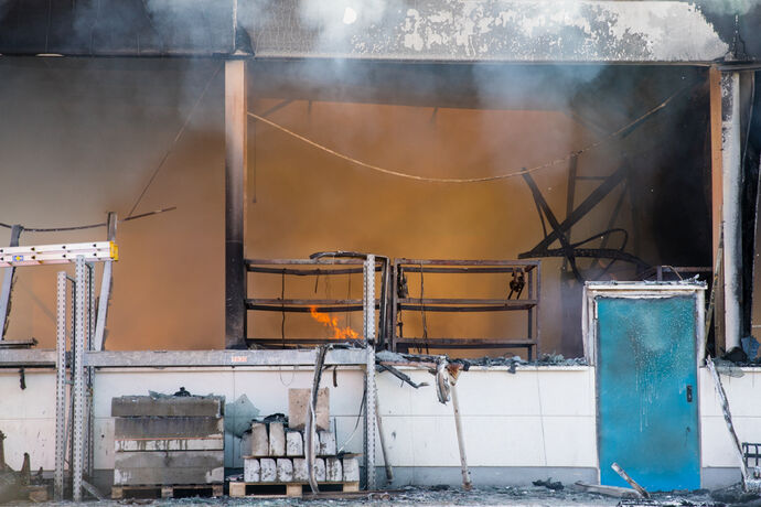 Brand einer Automatendreherei, Industriestr., Schorndorf-Miedelsbach, 14.03.2022.