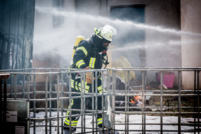 Brand einer Automatendreherei, Industriestr., Schorndorf-Miedelsbach, 14.03.2022.
