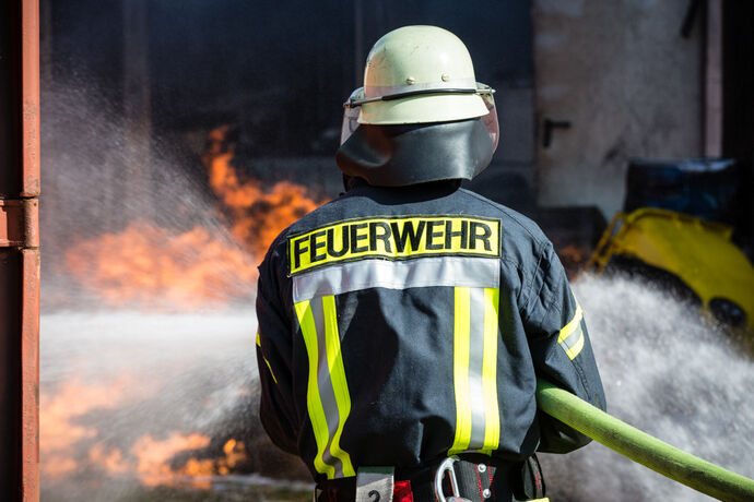 Brand einer Automatendreherei, Industriestr., Schorndorf-Miedelsbach, 14.03.2022.