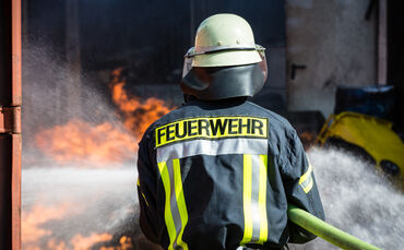 Brand einer Automatendreherei, Industriestr., Schorndorf-Miedelsbach, 14.03.2022.