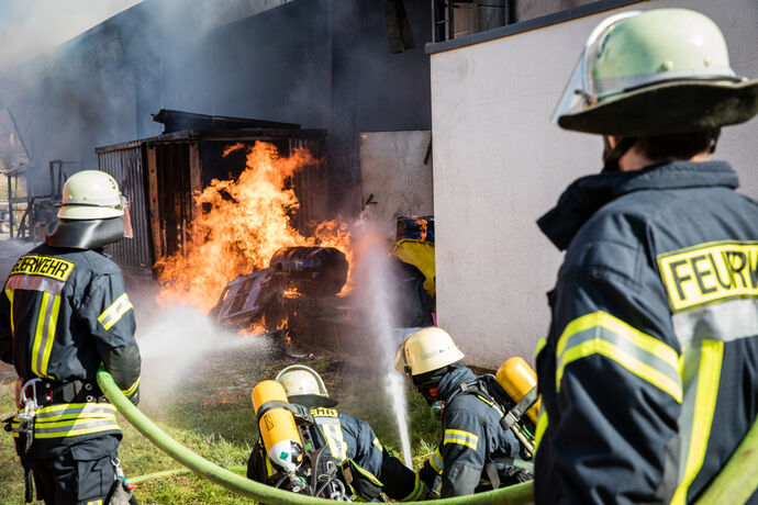 Brand einer Automatendreherei, Industriestr., Schorndorf-Miedelsbach, 14.03.2022.