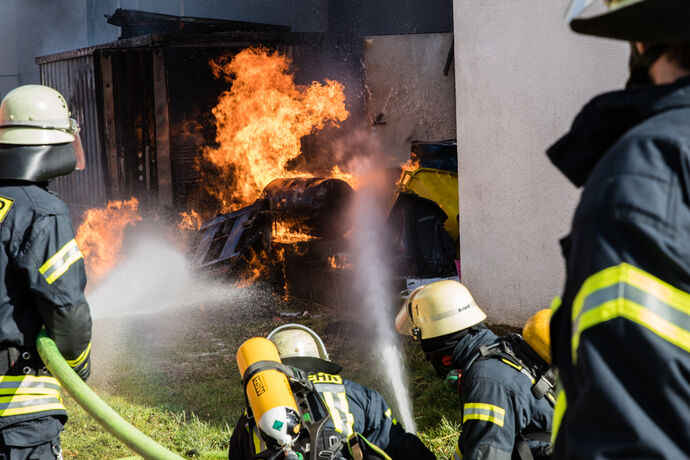 Brand einer Automatendreherei, Industriestr., Schorndorf-Miedelsbach, 14.03.2022.