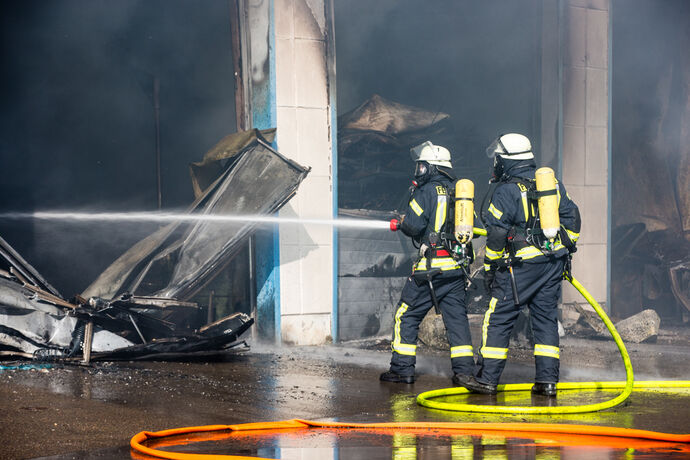 Brand einer Automatendreherei, Industriestr., Schorndorf-Miedelsbach, 14.03.2022.