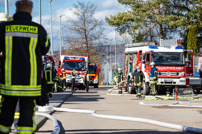 Brand einer Automatendreherei, Industriestr., Schorndorf-Miedelsbach, 14.03.2022.