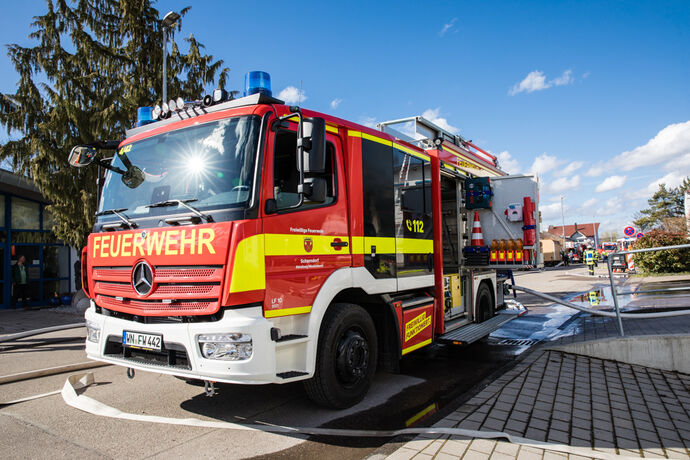 Brand einer Automatendreherei, Industriestr., Schorndorf-Miedelsbach, 14.03.2022.