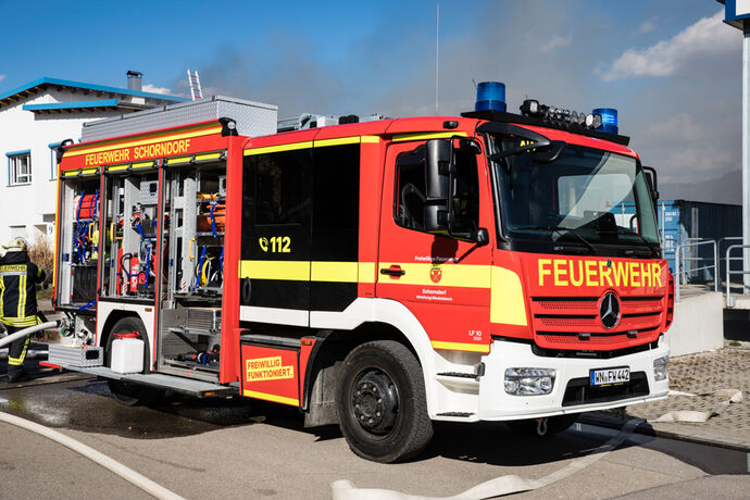 Brand einer Automatendreherei, Industriestr., Schorndorf-Miedelsbach, 14.03.2022.