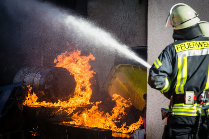 Brand einer Automatendreherei, Industriestr., Schorndorf-Miedelsbach, 14.03.2022.