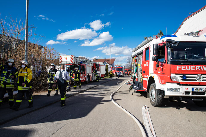 Brand einer Automatendreherei, Industriestr., Schorndorf-Miedelsbach, 14.03.2022.