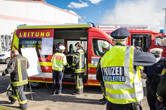 Brand einer Automatendreherei, Industriestr., Schorndorf-Miedelsbach, 14.03.2022.