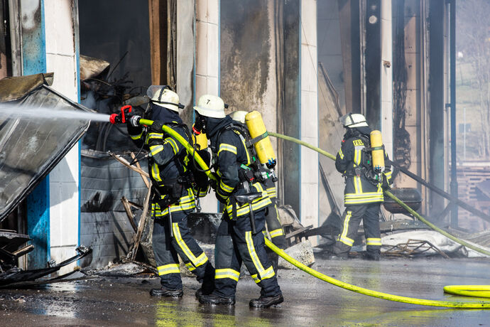 Brand einer Automatendreherei, Industriestr., Schorndorf-Miedelsbach, 14.03.2022.