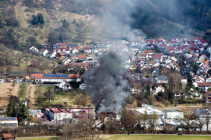 Brand einer Automatendreherei, Industriestr., Schorndorf-Miedelsbach, 14.03.2022.