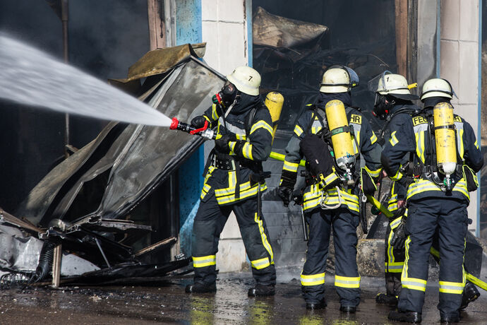 Brand einer Automatendreherei, Industriestr., Schorndorf-Miedelsbach, 14.03.2022.