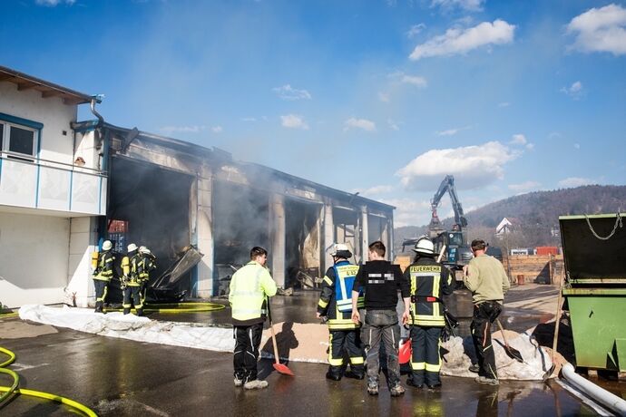 Brand einer Automatendreherei, Industriestr., Schorndorf-Miedelsbach, 14.03.2022.