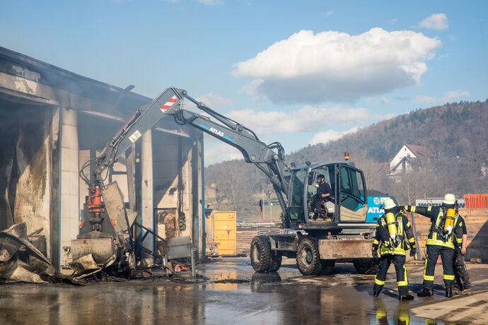 Brand einer Automatendreherei, Industriestr., Schorndorf-Miedelsbach, 14.03.2022.