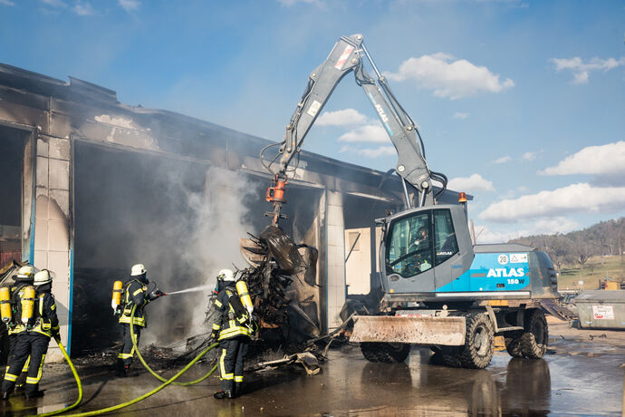 Brand einer Automatendreherei, Industriestr., Schorndorf-Miedelsbach, 14.03.2022.
